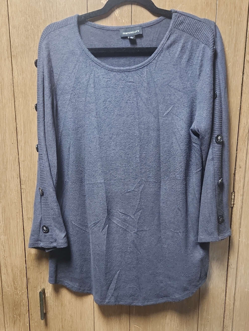 Fortune+Vine Gray Button-Accent Long Sleeve Knit Top